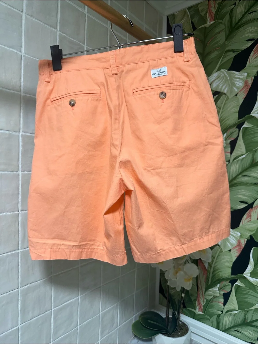 Vineyard Vines Club Shorts in solid orange, size 28